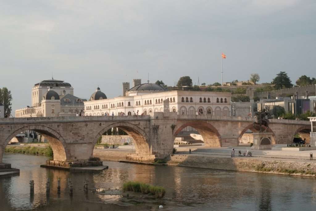 Steinbrücke über die Vardar